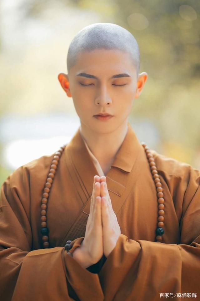 破千分享「最帅和尚」于脸书爆红,网友暴动:「可以为他破戒」