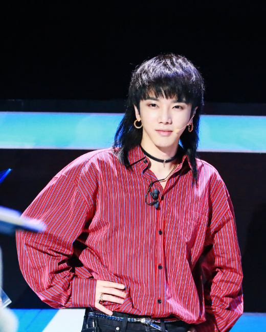 我以前很喜欢华晨宇,觉得这个男孩很优秀,这么多年还忘不掉初恋,会