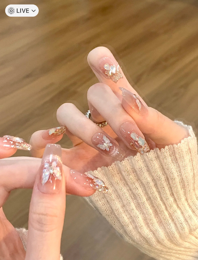 想做美甲了,帮小羊选选哪个比较好看