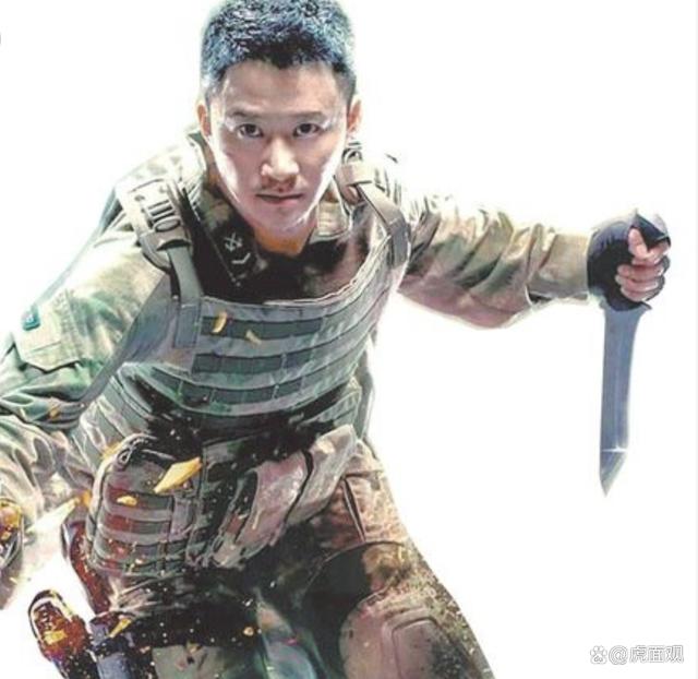 吴京发文配军装剧照被批,易引起法律问题,网友:拍个缅甸版战狼