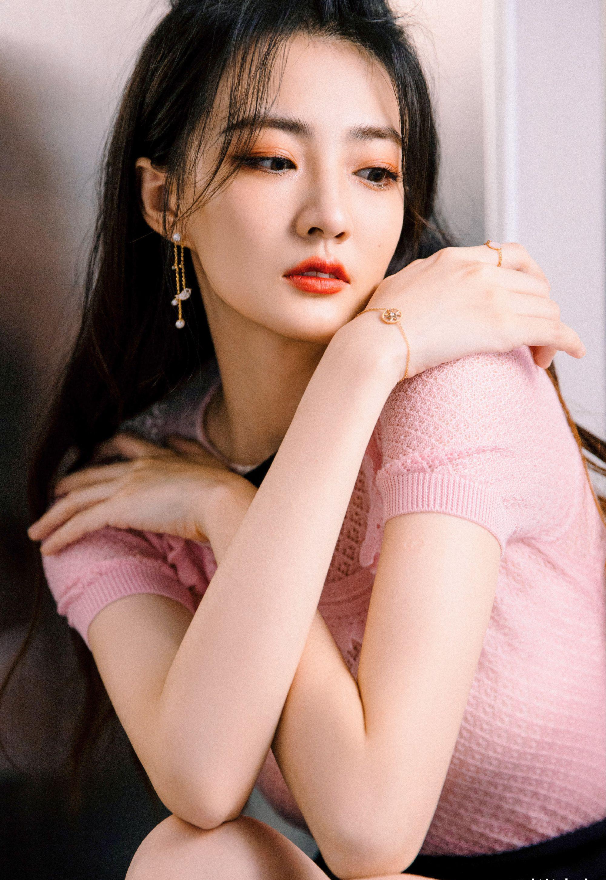 徐璐文咏珊时隔3年再合体,《风声》剧组重聚,同穿西装帅气_风格_主创