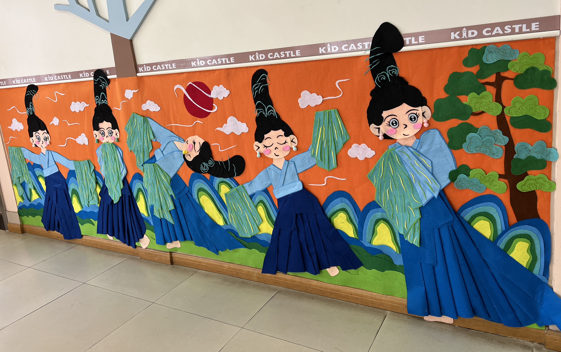 幼儿园中国风主题墙环创   主题墙"只此青绿""唐宫夜宴"和五十六个