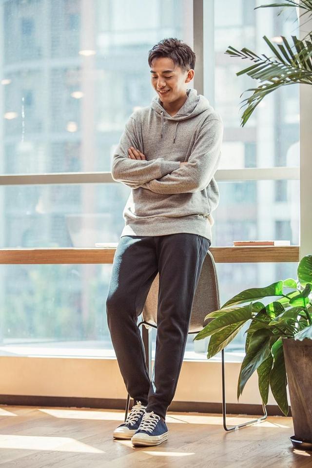 男人确实比女人更抗老,即便到了40岁的中年阶段,也依旧成熟,稳重有