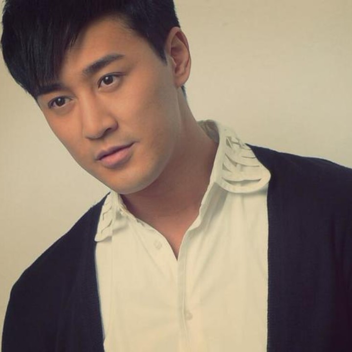 林峰 香港早期一代男神 塑造了很多的经典的角色 实力与颜值兼备 包括