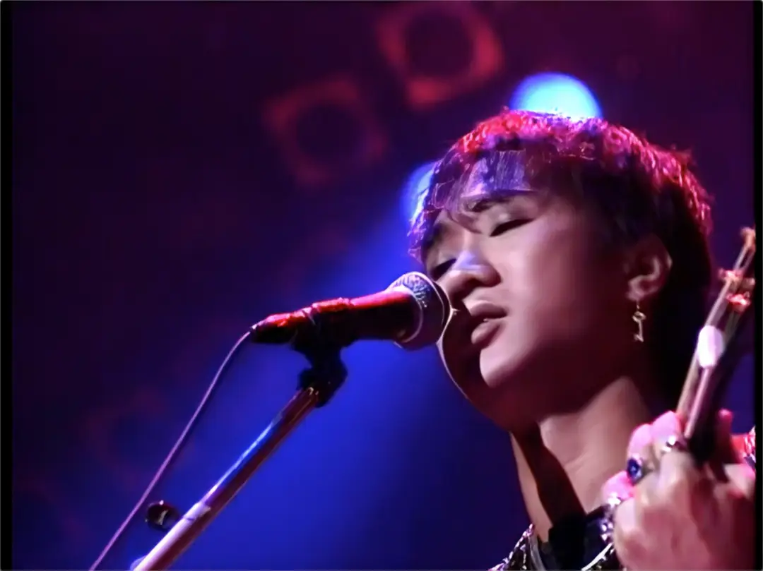 离开29年后,黄家驹终于重现温馨目光_生命_beyond_演唱会