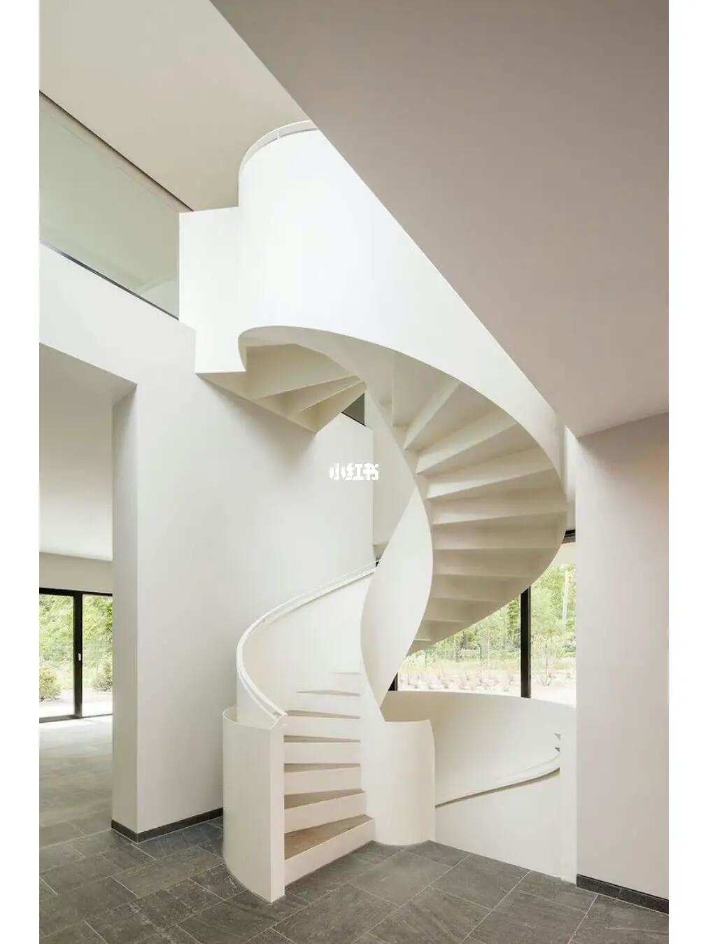 复式楼网红旋转楼梯