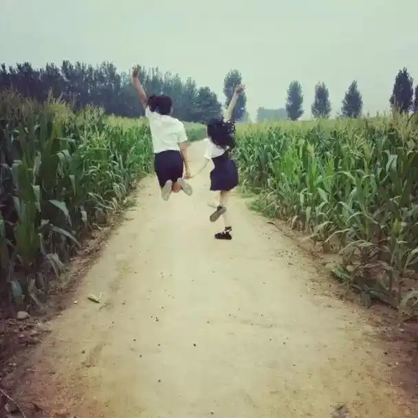 以前的我是真的快乐,每天傻傻的什么都不想身 - 抖音