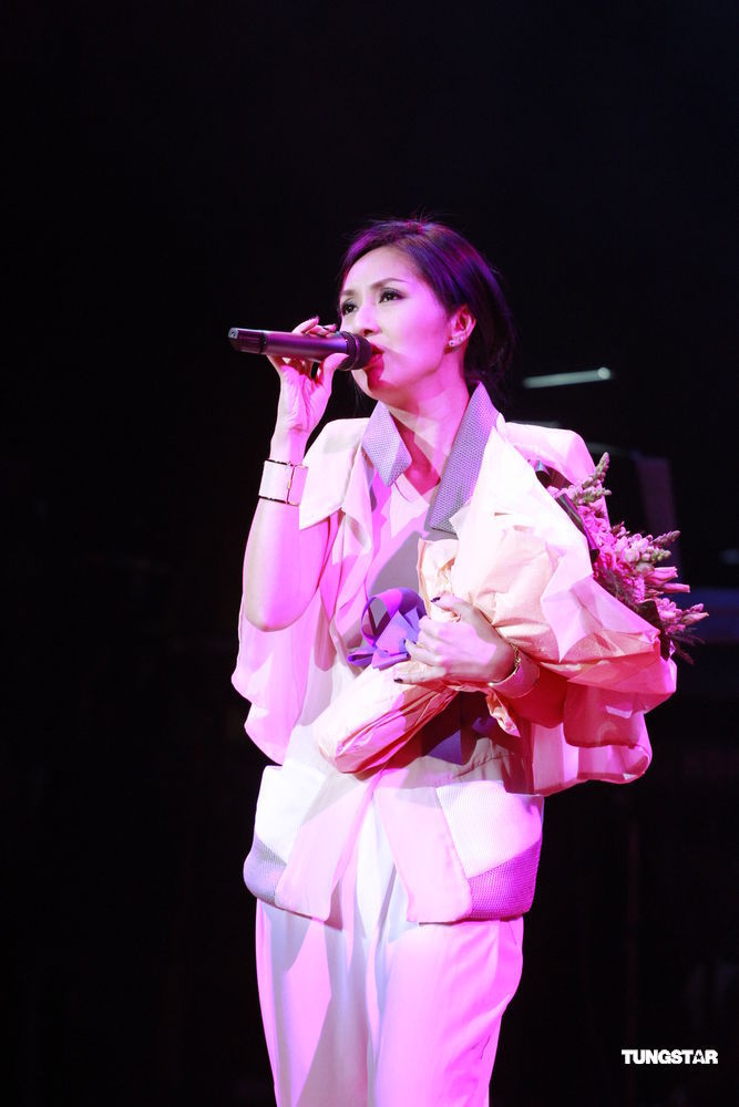 1974年2月3日出生于中国香港,祖籍广东汕头,中国香港流行乐女歌手