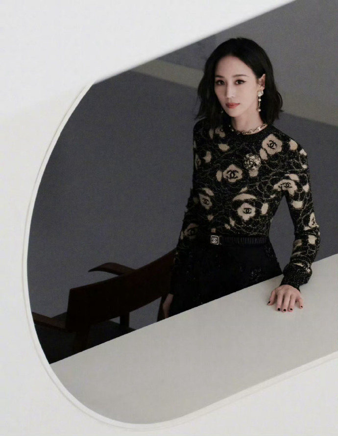 又一女明星@張鈞甯遭美颜相机攻击看到张钧甯的脸出现在美颜相机下的