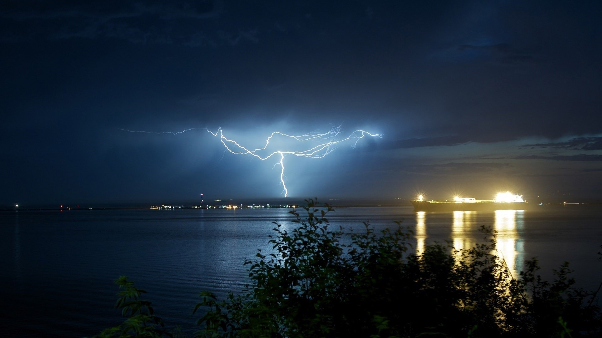 慑人的闪电摄影高清宽屏壁纸