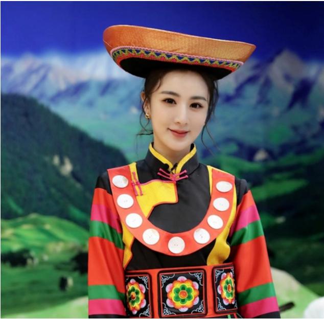 还在说网红无法逆袭薇娅22岁旧照被扒原装脸不输圈内艺人