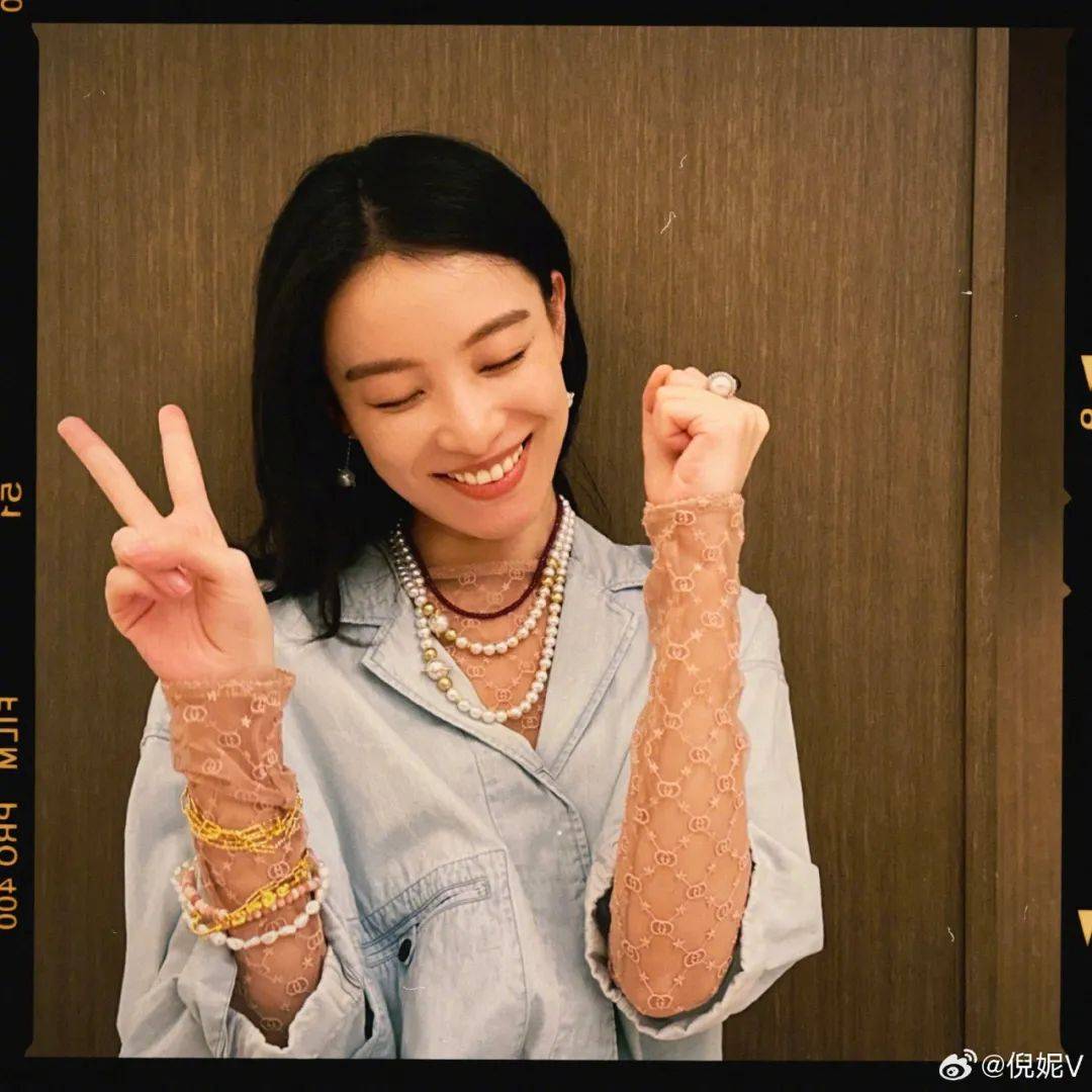 倪妮一下子发了30套私服,真·珍珠女孩没错了_造型_电影_衬衫