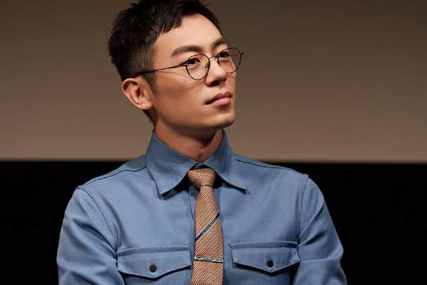 01,朱亚文的父亲曾经当过兵,后来当了检察官