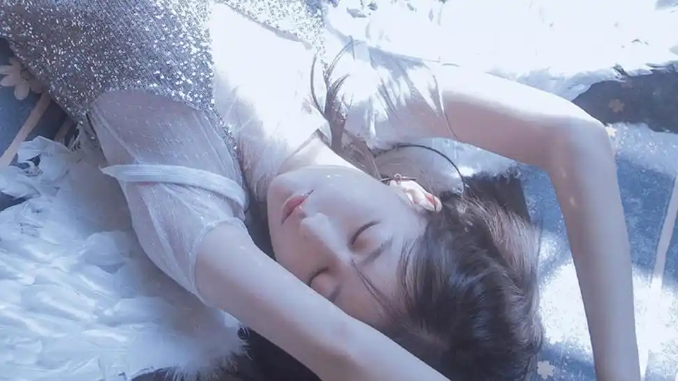 高冷氧气少女清新性感精致白嫩迷人写真,高清壁纸图片,大陆美女-回车