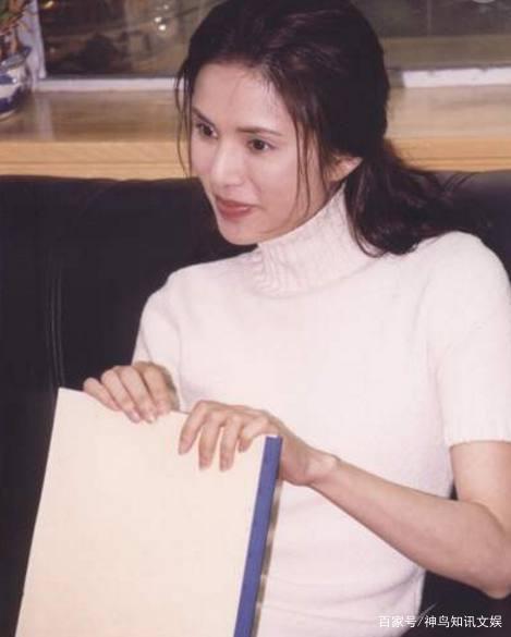 54岁李若彤仍信爱,被已婚季天笙骗感情,陪破产男友10年惨遭弃