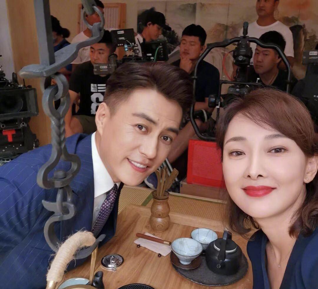 靳东,男人越帅越宠妻啊,他颜值那么高,为何娶二婚的李佳_作品_江珊