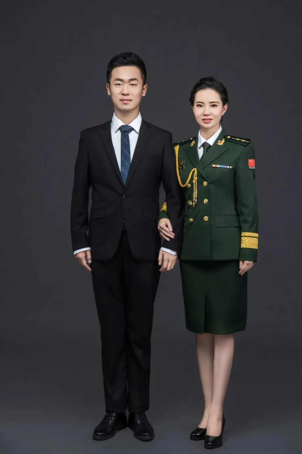 520专辑|绿军装白婚纱,爱与坚守同在_腾讯新闻