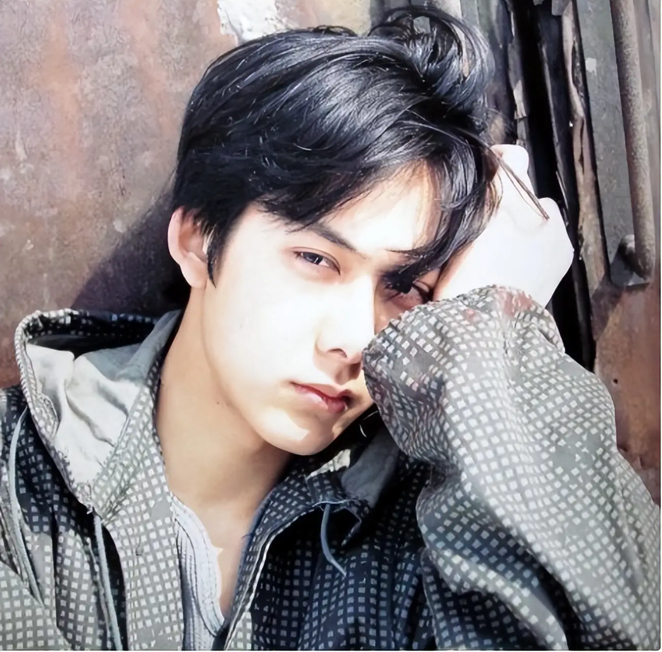 "最后的美少年"柏原崇:47岁清瘦不油腻,和女友交往13年没结婚