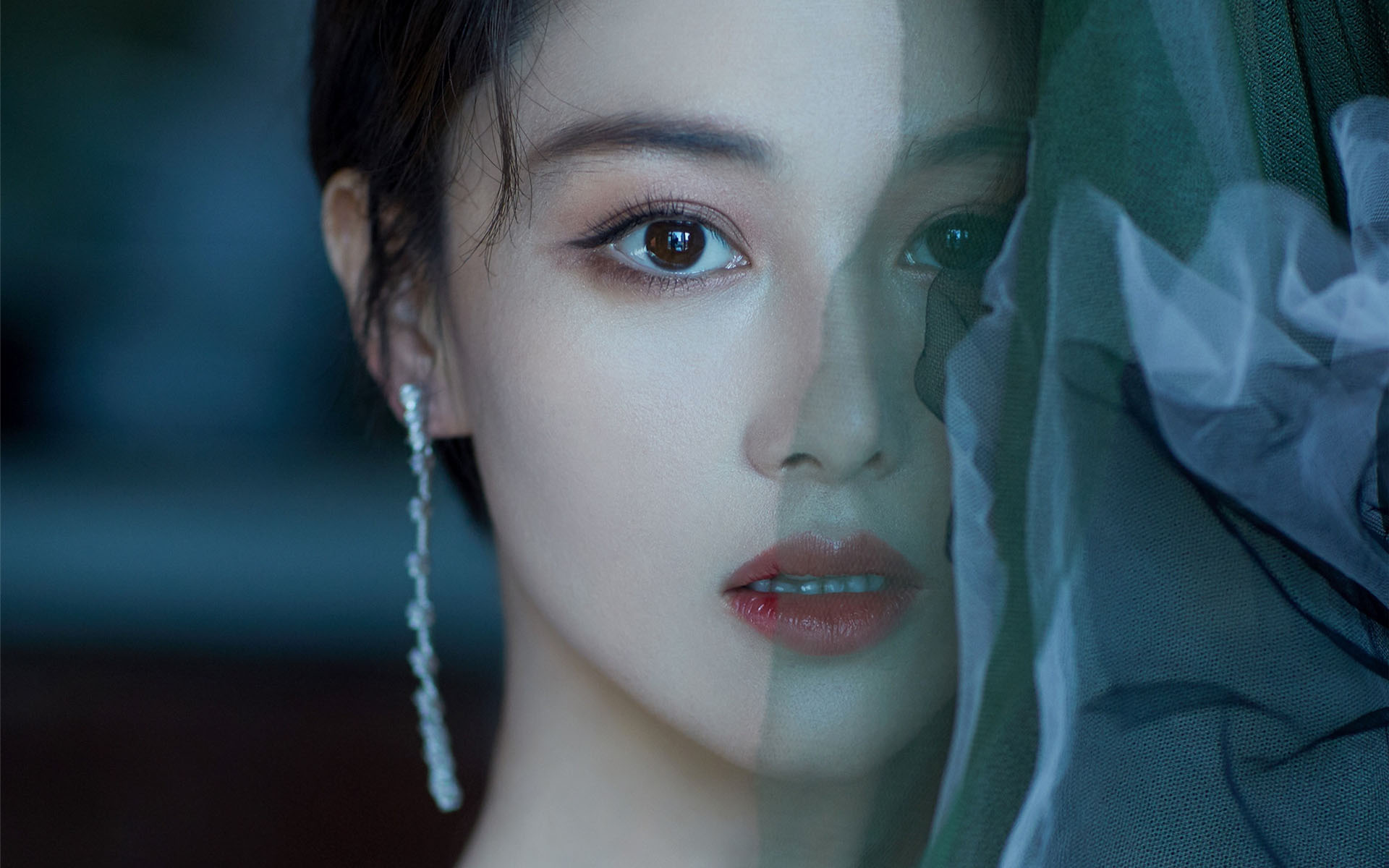 张馨予优雅气质性感写真图片桌面壁纸