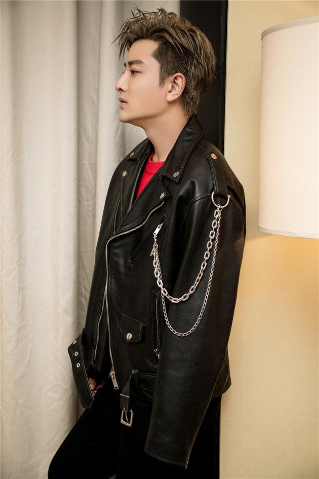 东北往事破亿报喜贾乃亮认真起来帅一脸