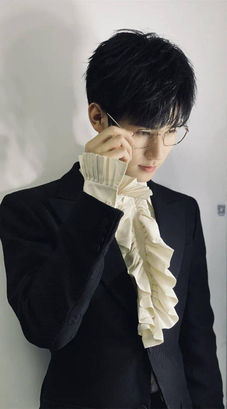 手机壁纸张真源