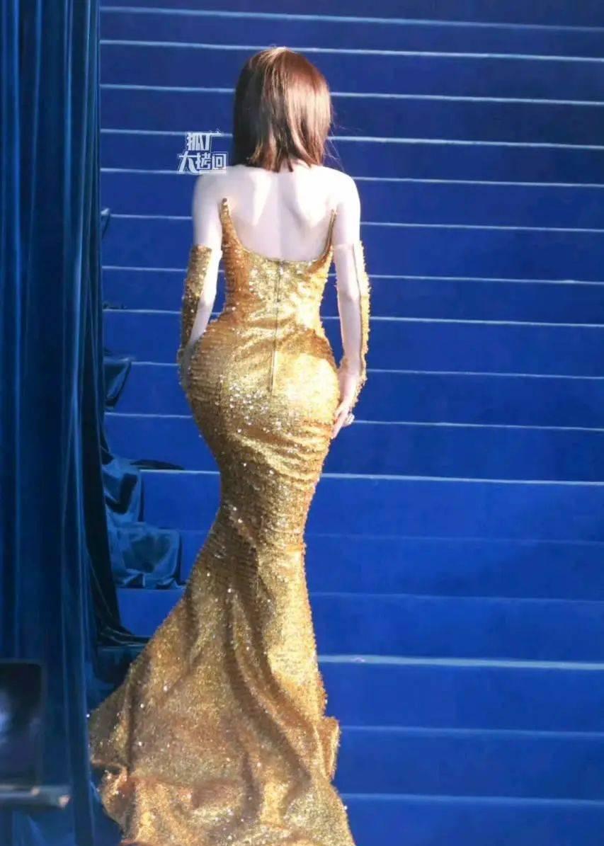 迪丽热巴垫屁股?鹿晗给岳父买豪宅?邓为老烟枪?