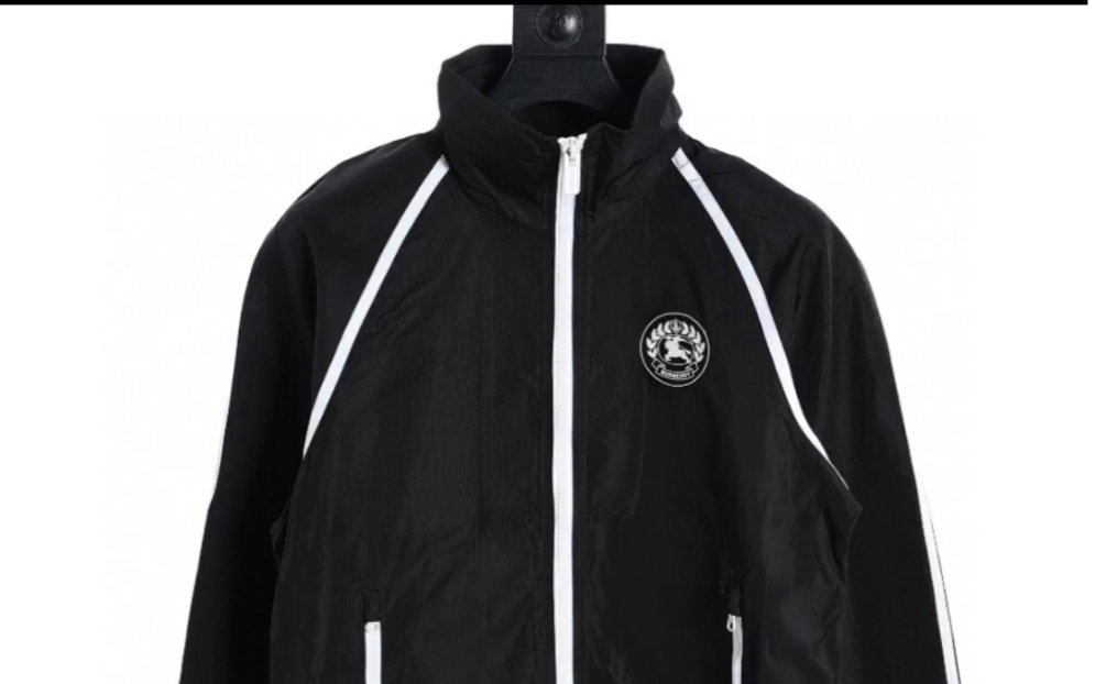 说一下高仿burberry巴宝莉经典战马拼接夹克外套