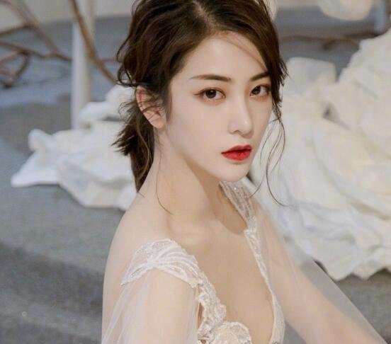 林更新前女友王柳雯靠街拍红起来人品受质疑