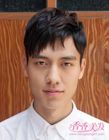 方脸男生斜梳蓬松短发发型方脸的人适合哪种发型?
