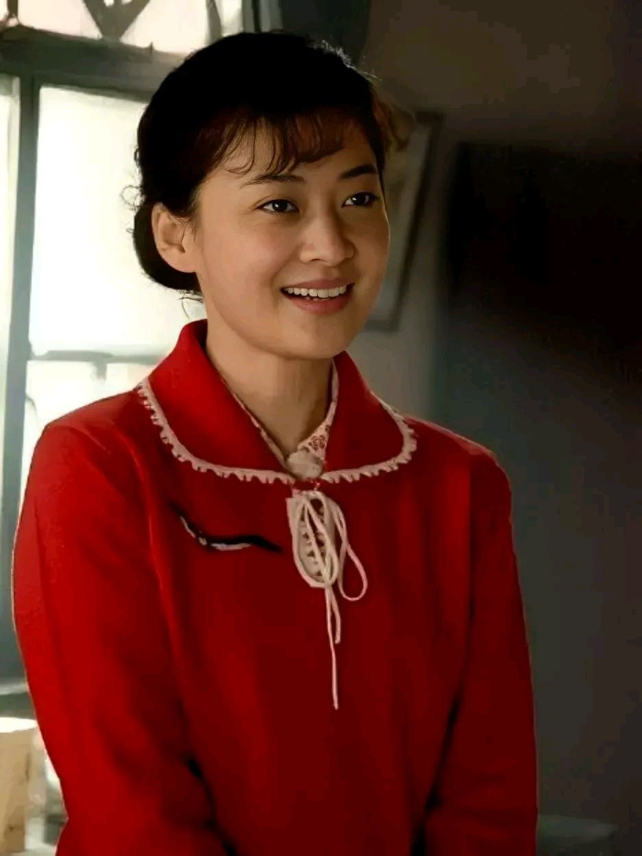 梅婷,1975年4月30日出生于江苏省南京市秦淮区,1996年考入中央戏剧