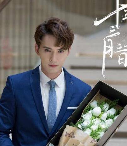 《夏家三千金》,徐正溪饰演的严立恒对夏天美一见钟情,但因为人家喜欢