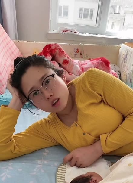 原以为怀孕时老婆很辛苦,没想到生完宝宝后,宝妈更辛苦!