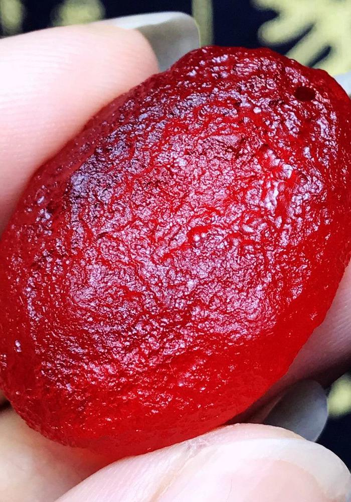 天外来物保真陨石!红艳如血天然库尔勒血陨石原石全通透满红吊坠