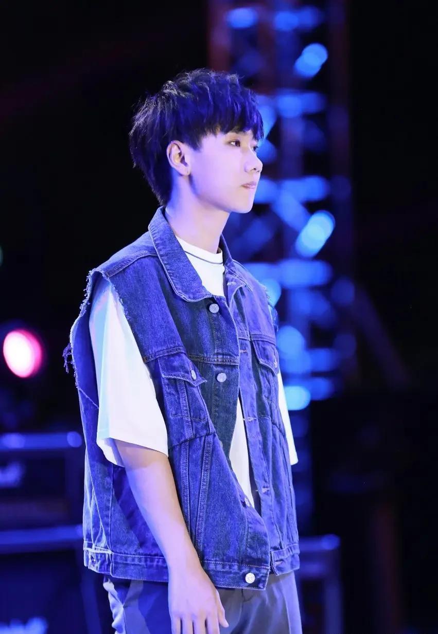 情歌转换器汪苏泷,年少成名爱唱小情歌,已结婚5年还有个女儿?