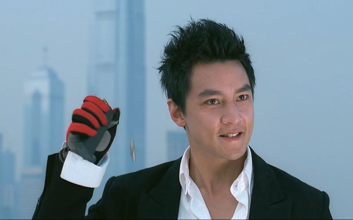 成龙将拍《新警察故事2》!谢霆锋担任导演,毁经典还是会好看?