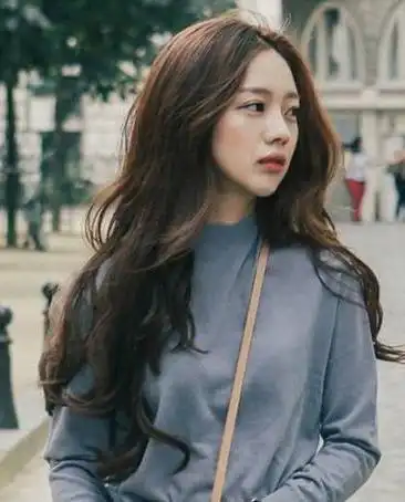 女人上了年纪,可要少烫"大妈卷",今年流行这5款发型,洋气减龄