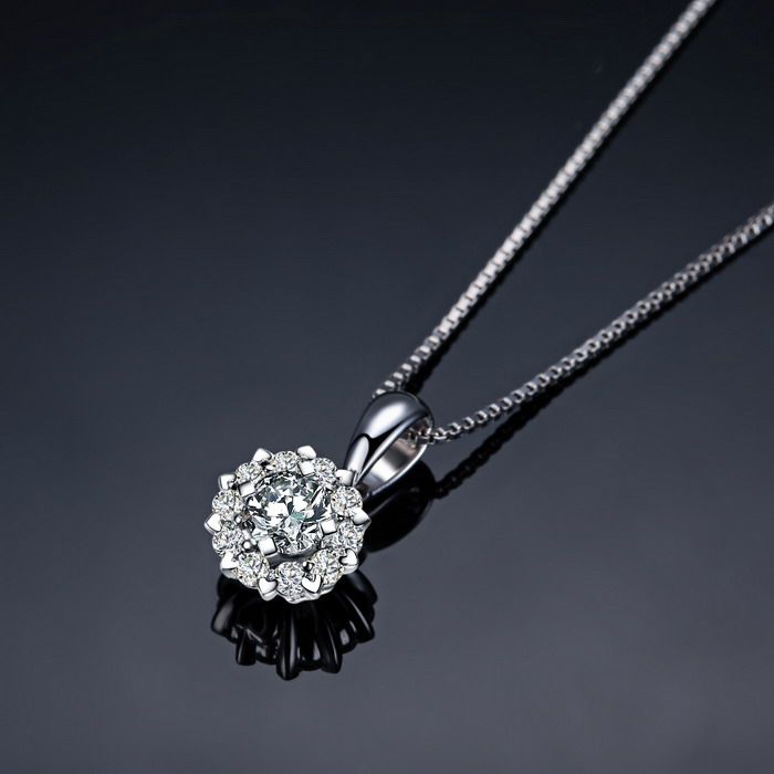 佐卡伊白18k金钻石吊坠女款群镶1克拉效果钻石项链正品触电