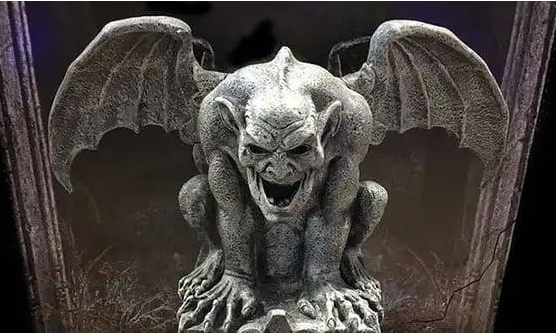 幽灵;但如果说这个怪物不仅要和氛围相得益彰,还要足够"恶心"玩家的话