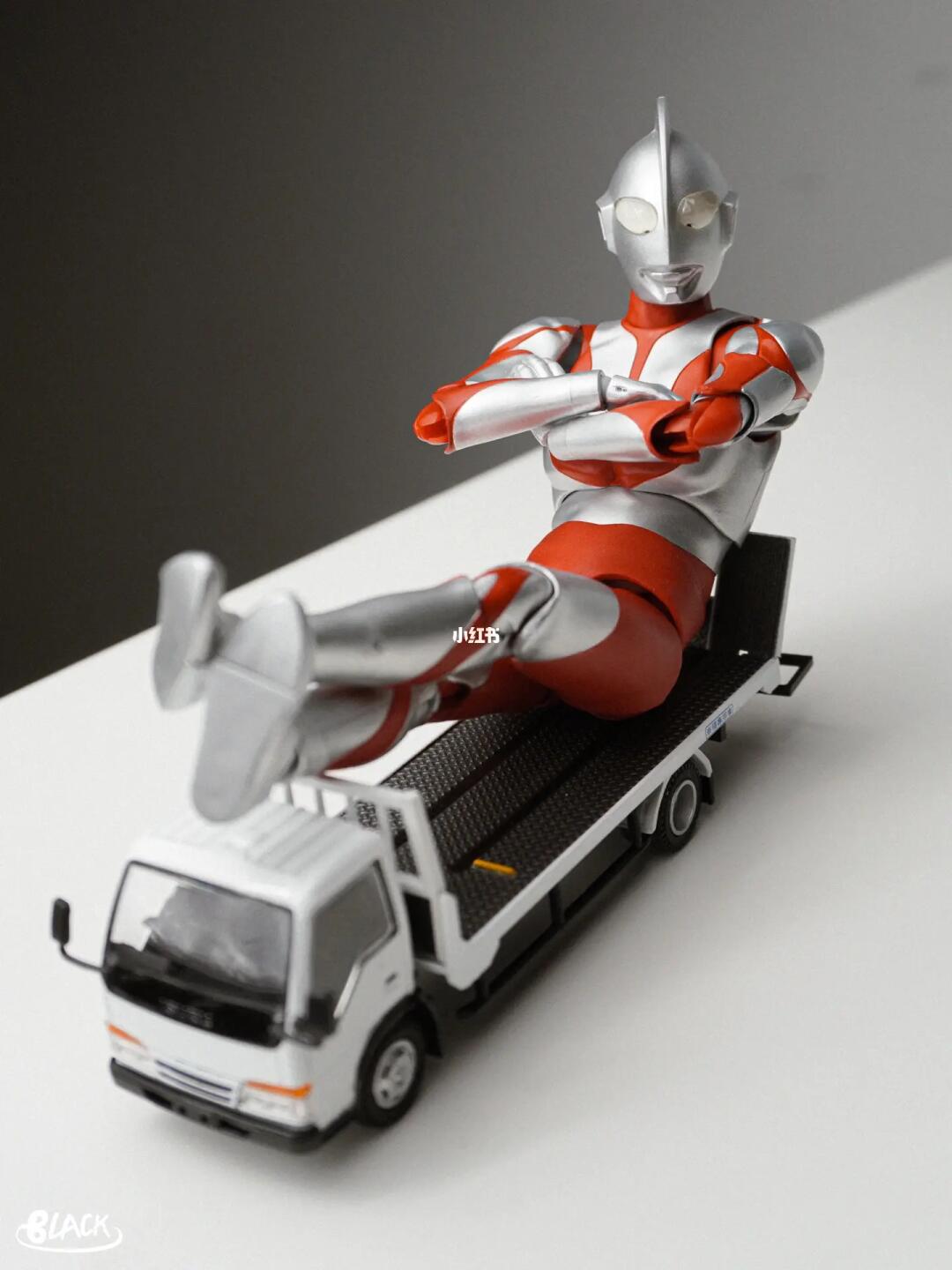 yes 1/64五十铃#玩具摄影#汽车模型#奥特曼#真骨雕