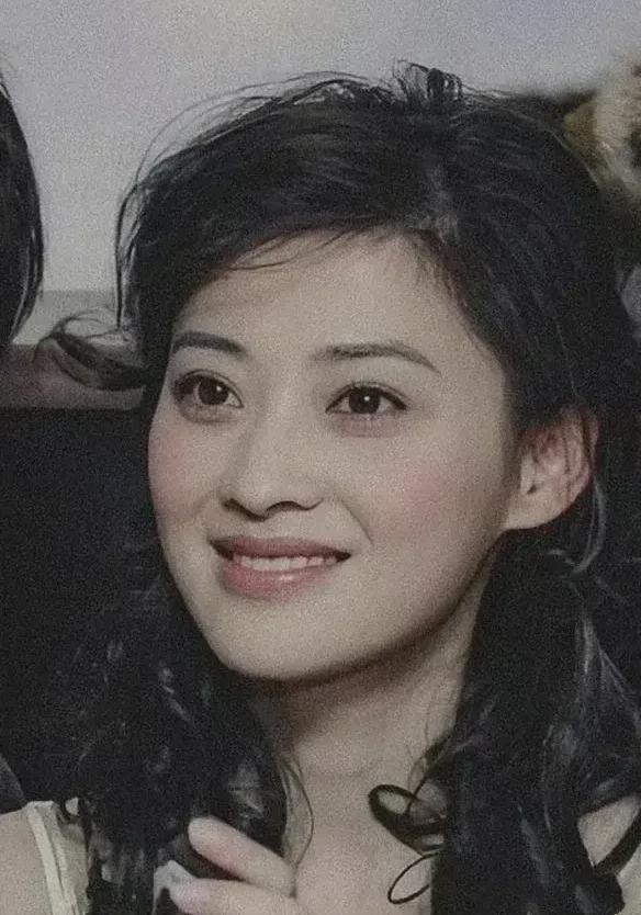 梅婷年轻时的几张照片,让人惊艳不已,容颜美丽光彩照人.