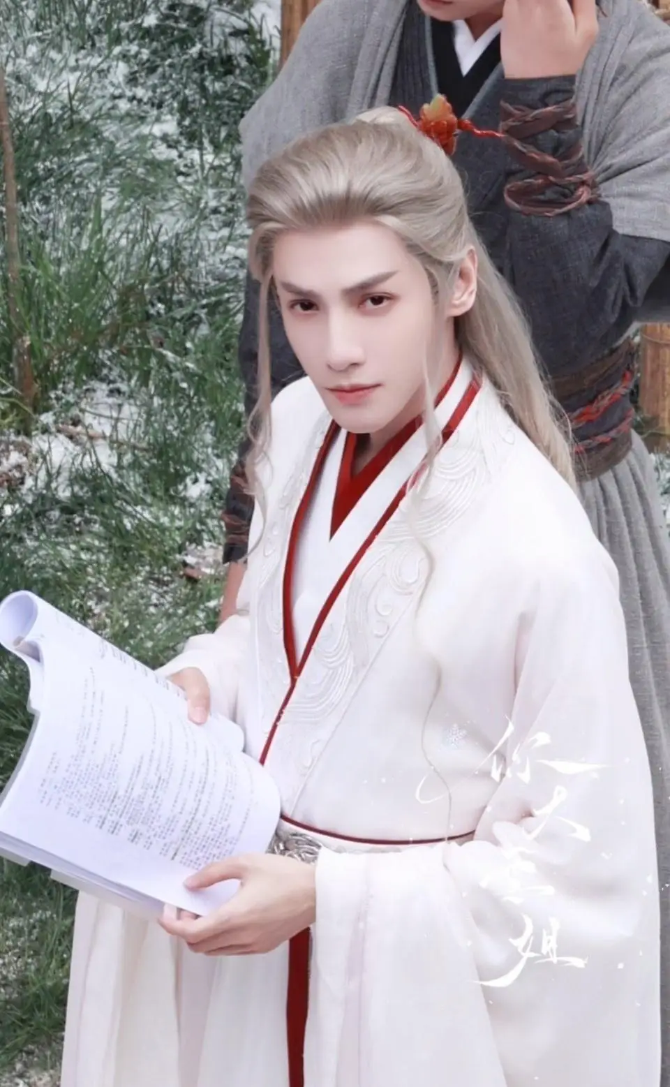 罗云熙愚人节营业晒炮轰造型,宛若流浪汉,细看也认不出是罗云熙