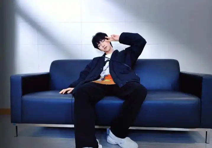 97小兔子又散发可爱了#贺峻霖  #壁纸