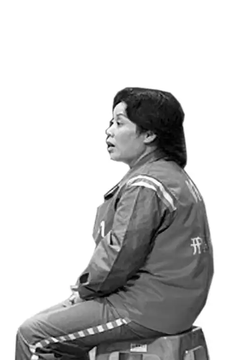 月3日电(记者朱薇)3日上午9点30分,谢才萍等22名被告人在法警的押解下