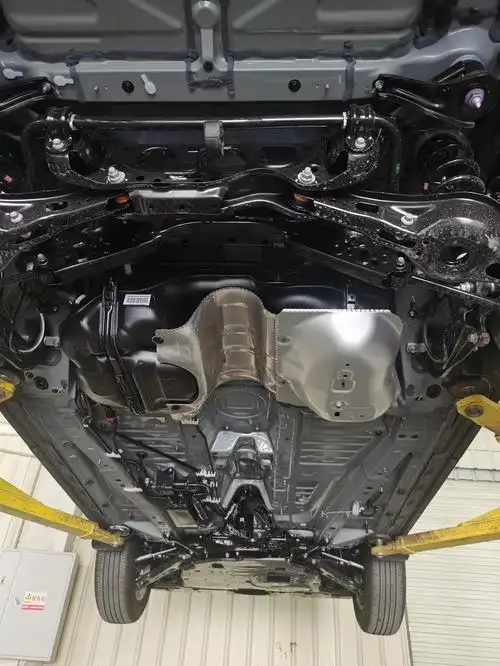 新车喷底盘装甲前后对比