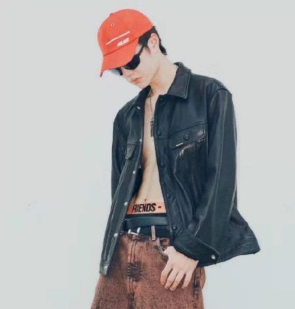 王一博被女生测腰围,当尺子围到腰上一刹那,谁能顶得住啊?