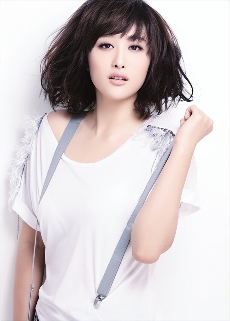 原创因丑女走红的李欣汝得罪张艺谋后退圈如今生活怎么样