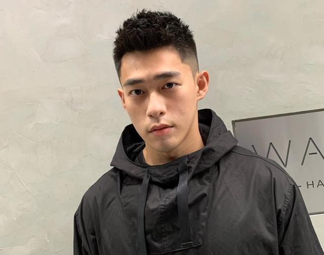 男生"两边铲"发型到底有多帅?理发师建议剪这5款,潮流有魅力