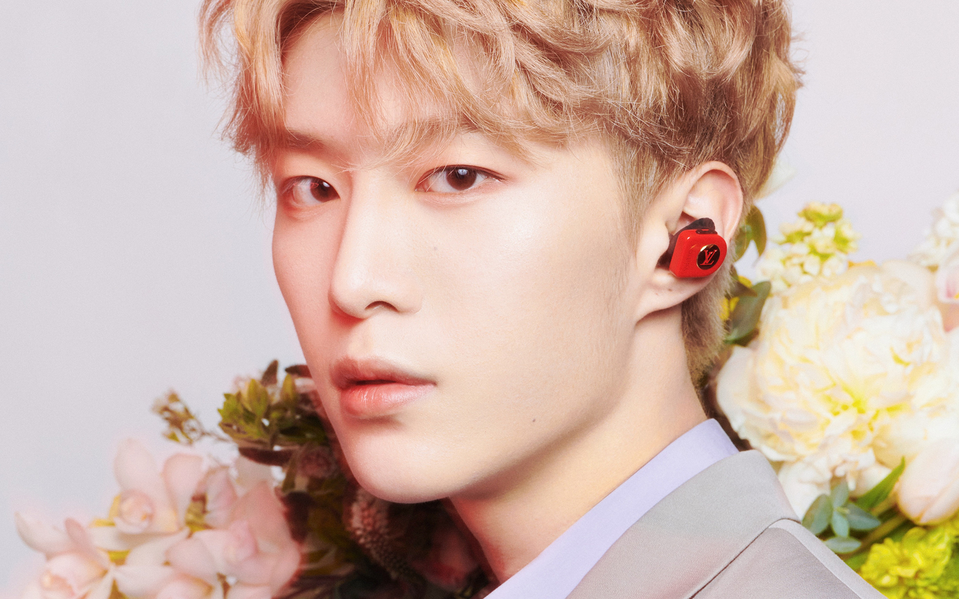 范丞丞帅气活动照图片桌面壁纸