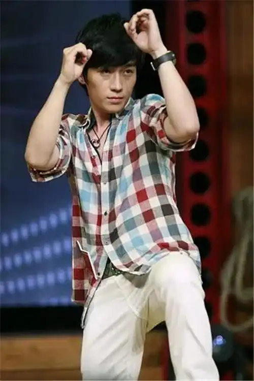 朱一龙新戏与刘诗诗19秒吻戏,为戏暴瘦20斤!西装撸铁超帅