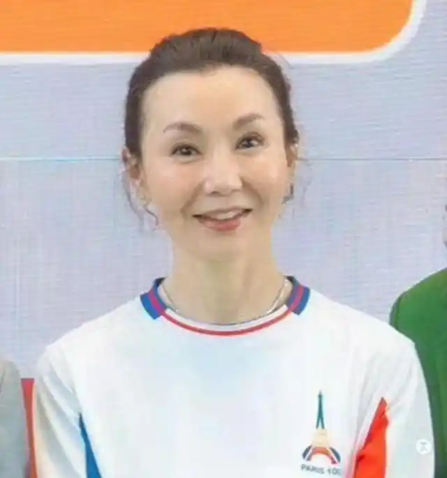 曝光!张曼玉59岁近况,瘦骨嶙峋引热议,面部整形痕迹显露无遗